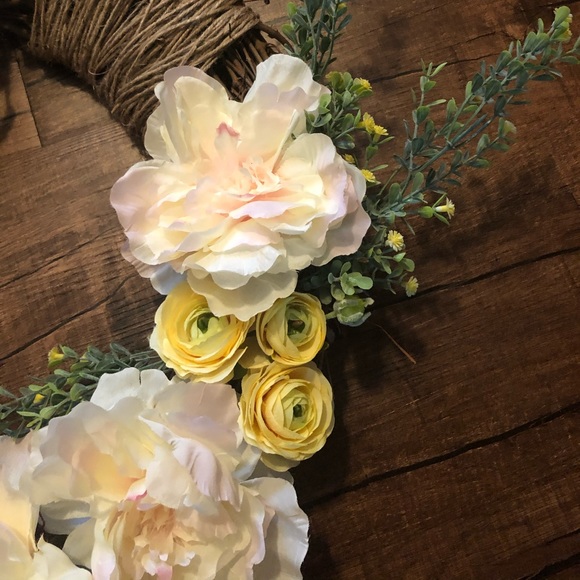 Handmade Be Our Guest Summer Floral Wreath - Picture 5 of 6